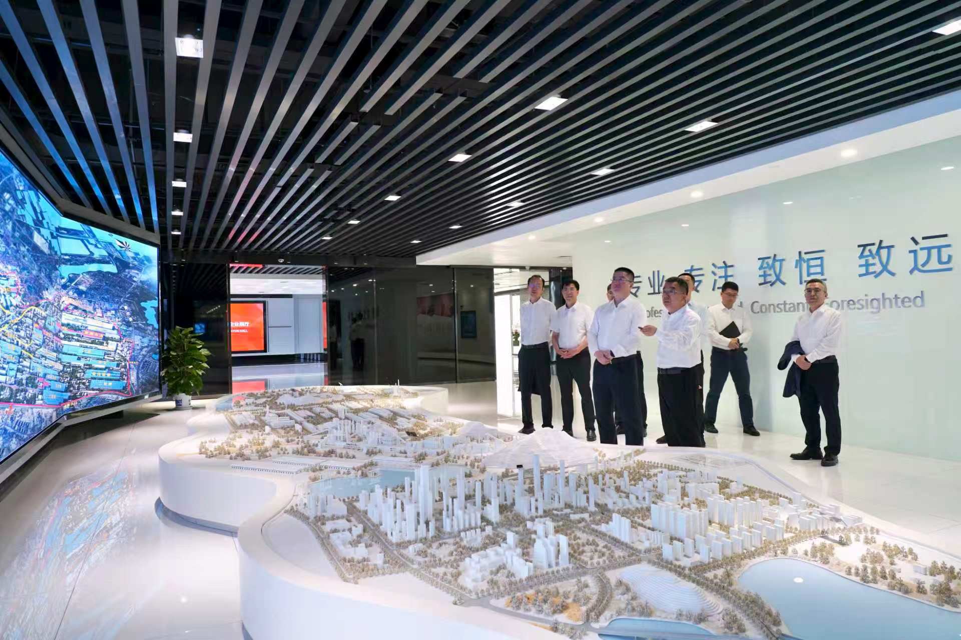 李仲澤參觀中冶南方企業(yè)展廳
